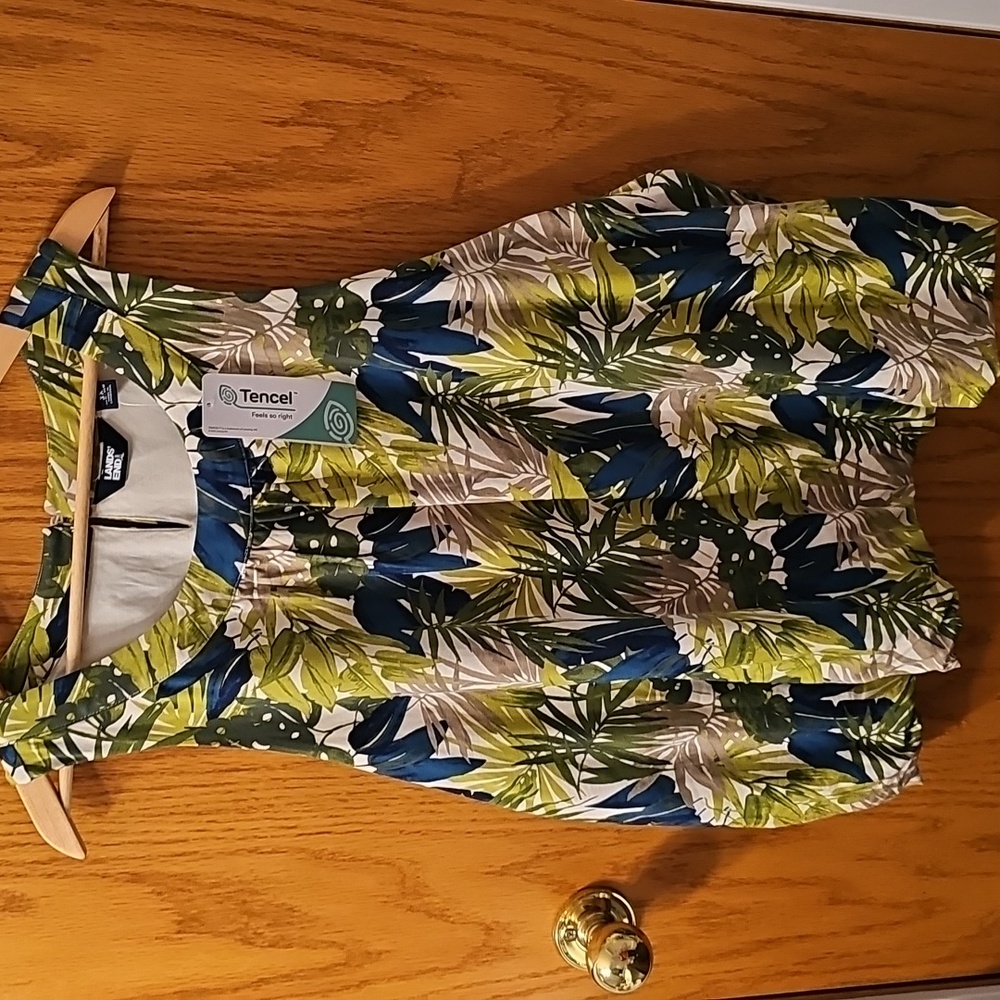 Floral Sleeveless Top Size 3X - NEW WITH TAGS